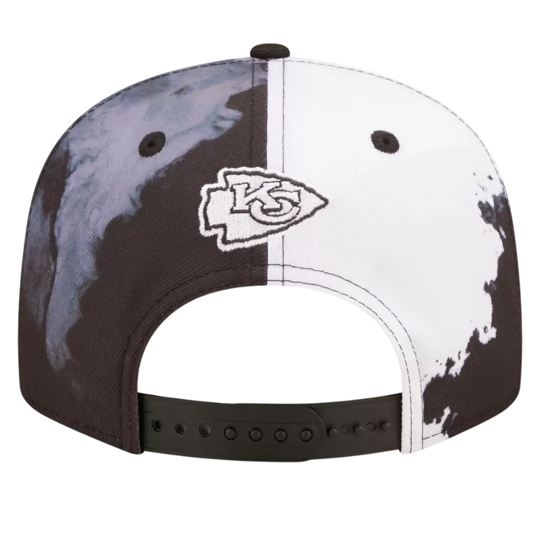 NEW ERA Kansas City Chiefs Black And White 2022 Sideline Ink Dye 9FIFTY Snapback Hat 6 NEW ERA Kansas City Chiefs Black And White 2022 Sideline Ink Dye 9FIFTY Snapback Hat - Image 4