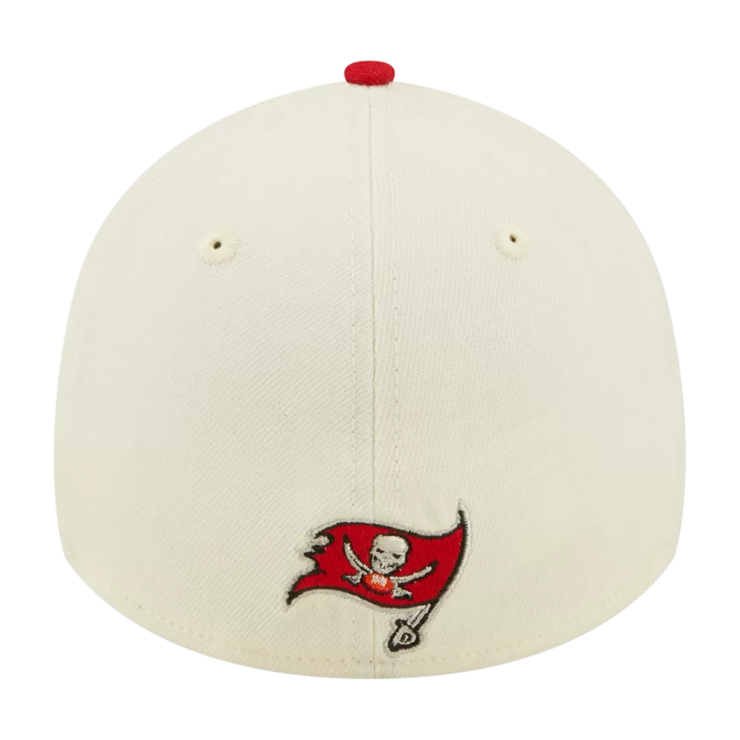 NEW ERA Tampa Bay Buccaneers Cream/Red 2022 Sideline 39THIRTY Flex Hat 5 NEW ERA Tampa Bay Buccaneers Cream/Red 2022 Sideline 39THIRTY Flex Hat - Image 3